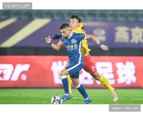 接管中场直塞撕后防，本赛季更偏组织，胜过以往插上